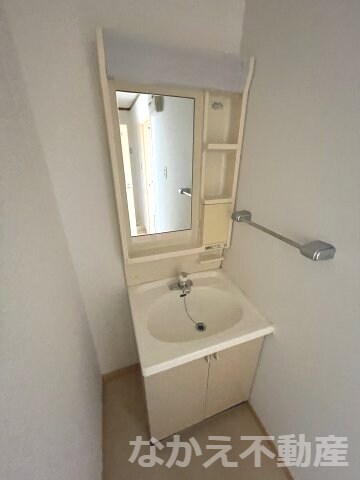 物件内観写真9　(コンパクトで使いやすい洗面所)