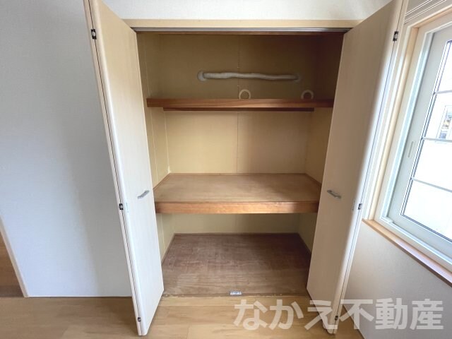 物件内観写真12　(大きなスペースがあり、収納には困りません)