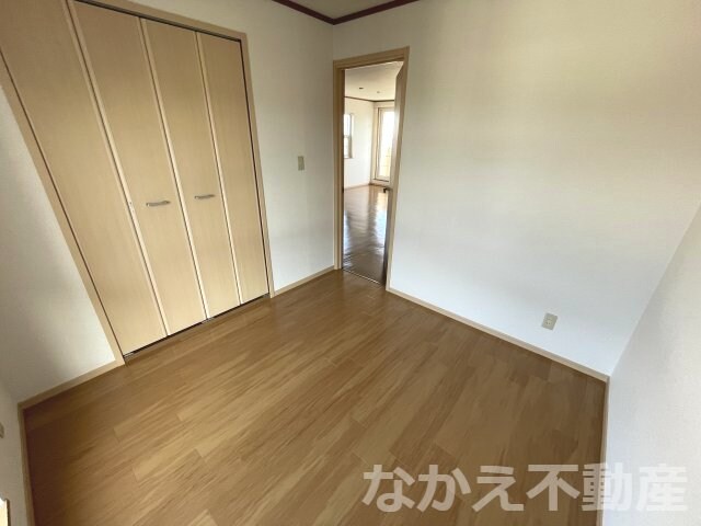 物件内観写真15　(落ち着いた色調の洋室です)