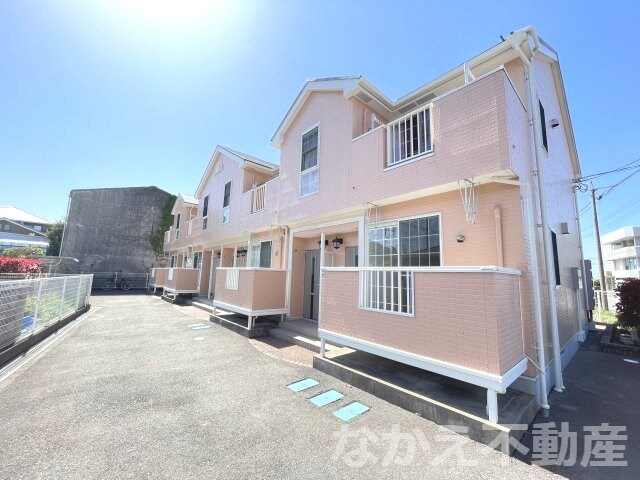 物件外観写真1　(外観もきれいです)