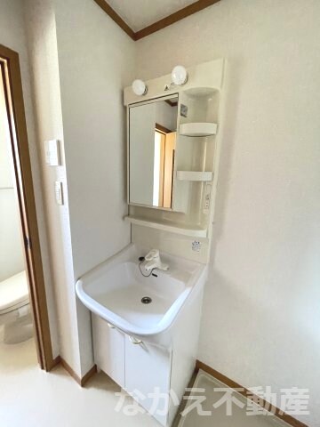 物件内観写真8　(忙しい朝には欠かせない洗面所です)