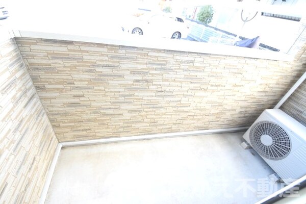 バルコニー(お洗濯にも便利なバルコニー付き)