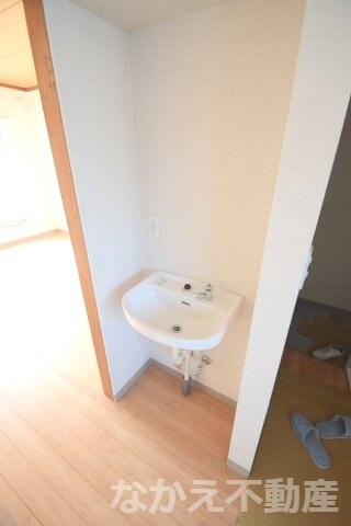 物件内観写真8　(広い洗面スペース)