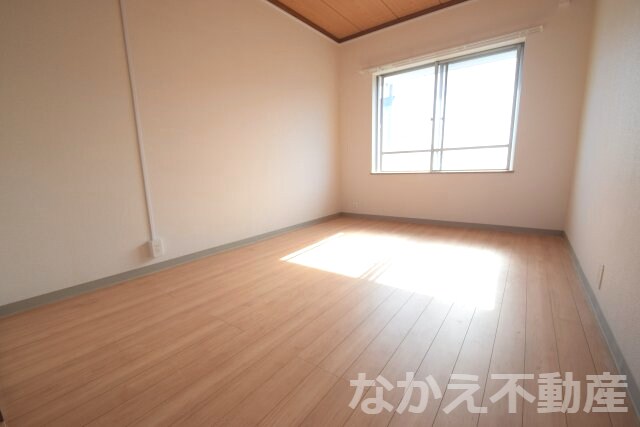 物件内観写真12　(使い勝手のいい寝室です)