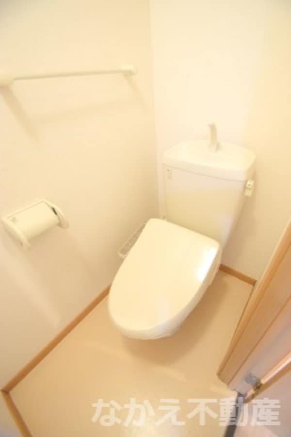 トイレ(落ち着いた色調のトイレです)