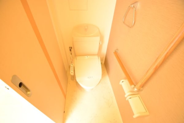 トイレ(コンパクトで使いやすいトイレです)