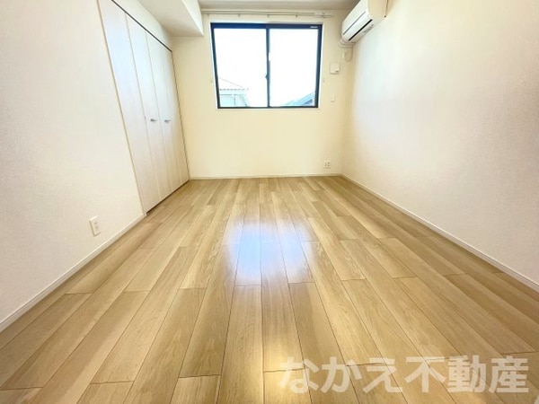 寝室(落ち着いて過ごせるお部屋なので、寝室にいかがでしょうか)