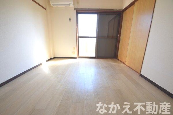 洋室(ゆったりした洋室です)