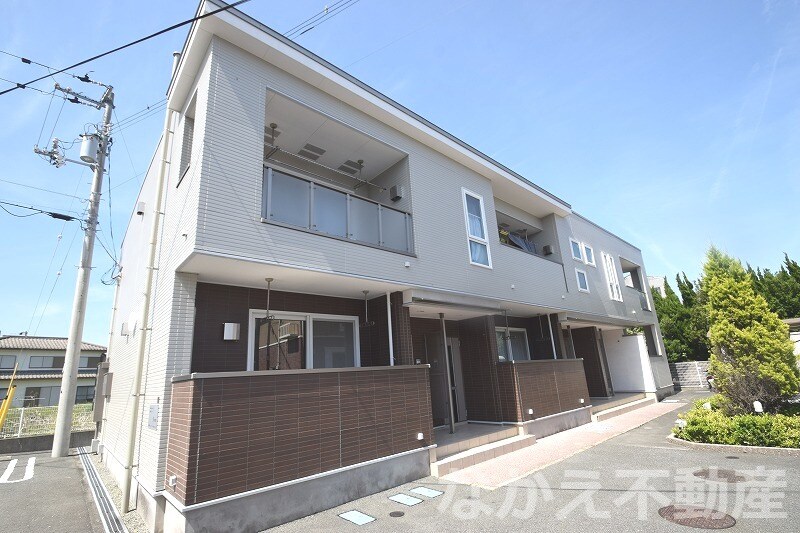 物件外観写真1　(きれいな外観です)