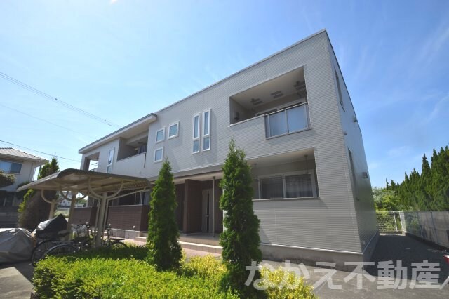 物件外観写真2　(外観は落ち着いています)