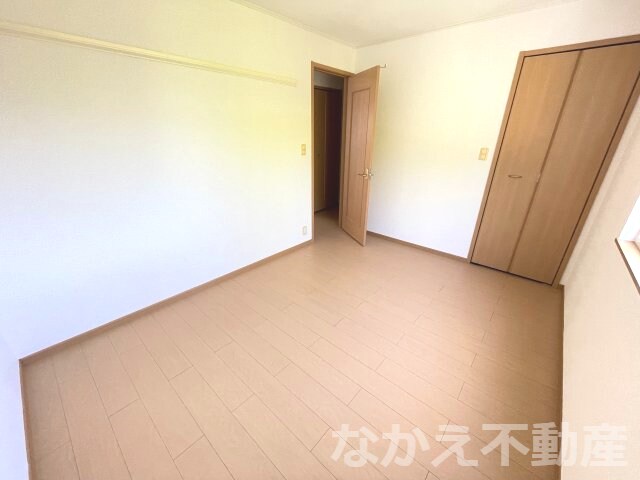 物件内観写真6　(使い勝手のいい寝室です)