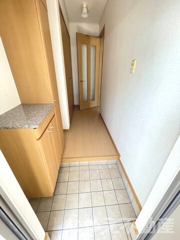 物件内観写真11　(シンプルで使いやすい玄関です)