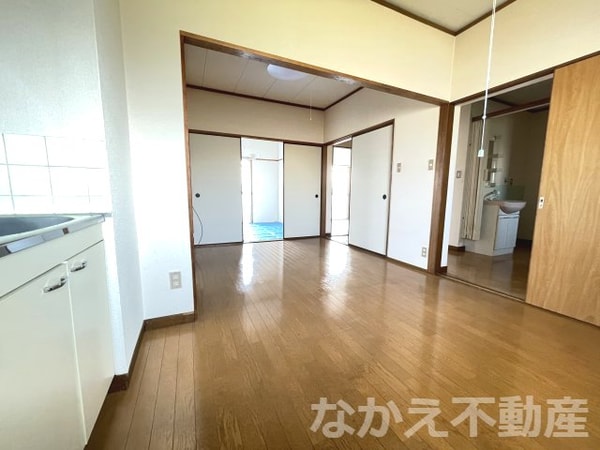 寝室(落ち着いた色調の寝室です)