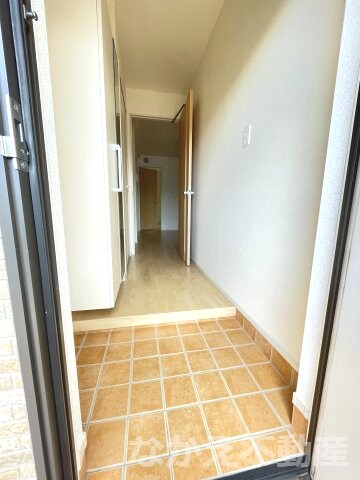 物件内観写真9　(明るい玄関です)