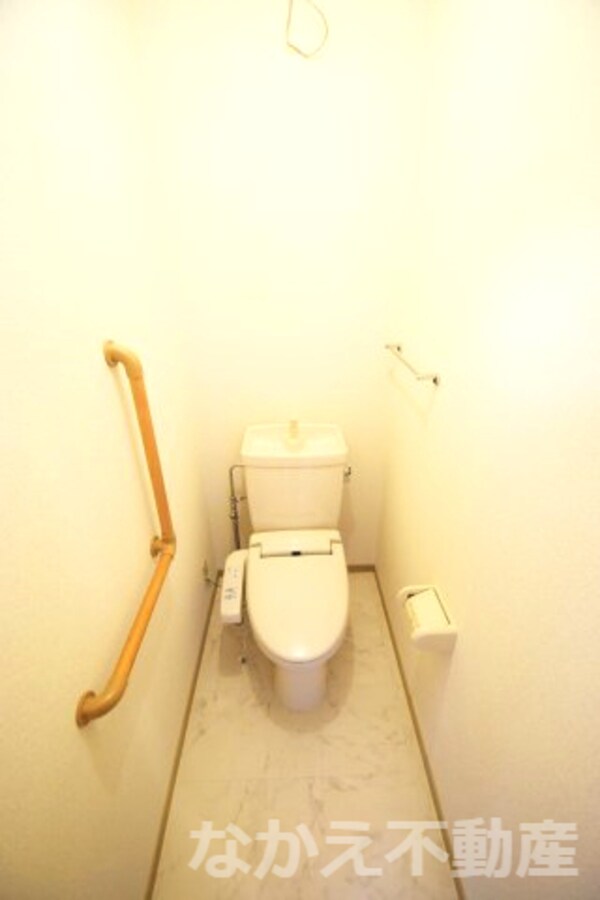 トイレ(落ち着いた色調のトイレです)