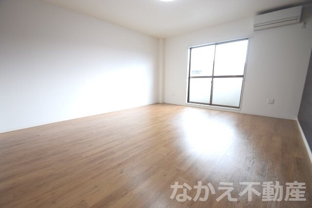 物件内観写真4　(開放的な寝室です)