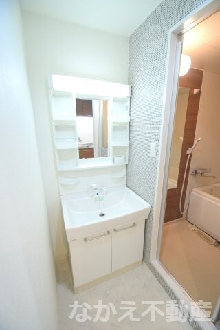 物件内観写真8　(脱衣スペースもあります)