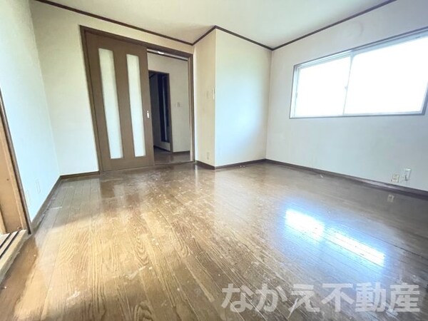 居室(ゆったり過ごせる居間です)