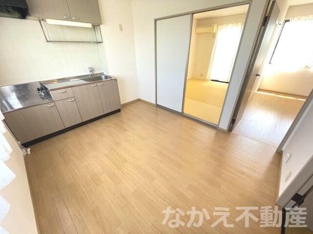 物件内観写真3　(ゆったりとしたリビングです)