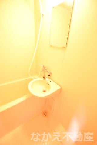 物件内観写真7　(ゆったりとスペースのある洗面所)