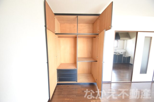 物件内観写真8　(ちょっとした収納スペースも充実しています)