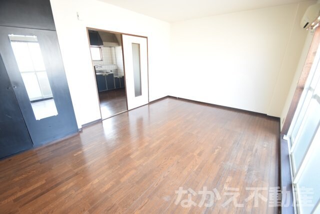 物件内観写真14　(開放的な寝室です)