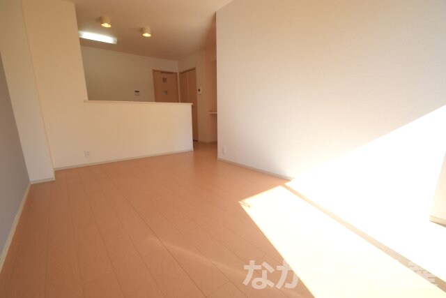 物件内観写真2　(おしゃれなリビングです)