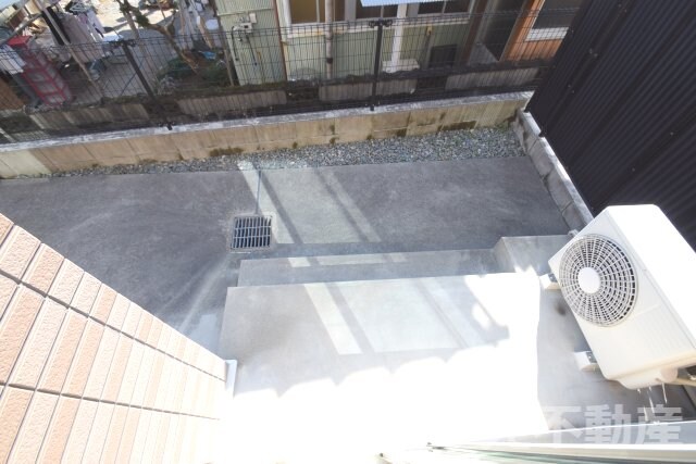 物件内観写真9　(暖かな日差しのふりそそぐバルコニー)