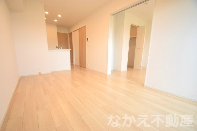 物件内観写真2　(おしゃれなリビングです)