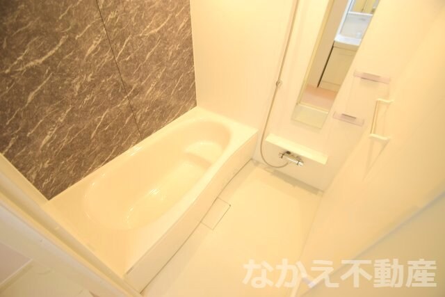 物件内観写真6　(日々の疲れを癒すお風呂付です)