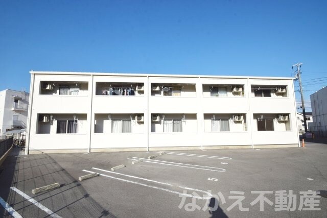 物件外観写真1　(きれいな外観です)