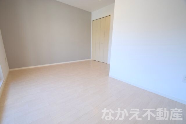 物件内観写真3　(ゆったりとした居間です)