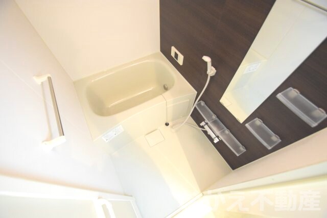 物件内観写真5　(落ち着いた空間のお風呂です)