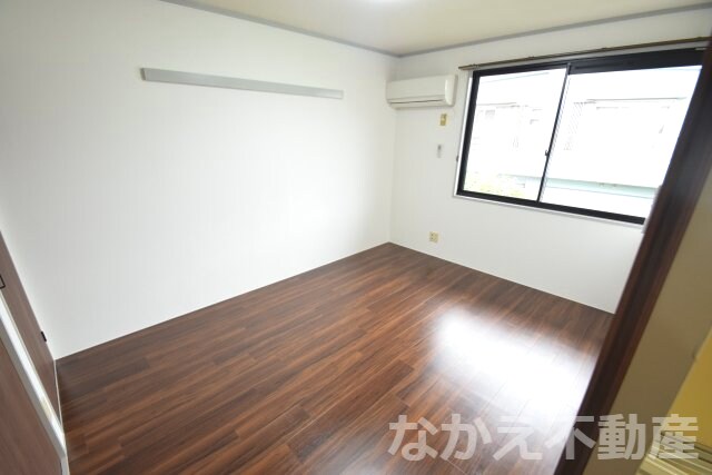 物件内観写真4　(開放的な寝室です)