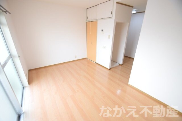 物件内観写真2　(ゆったりとしたリビングです)