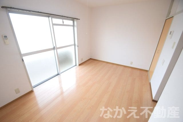 物件内観写真3　(使いやすい居間です)