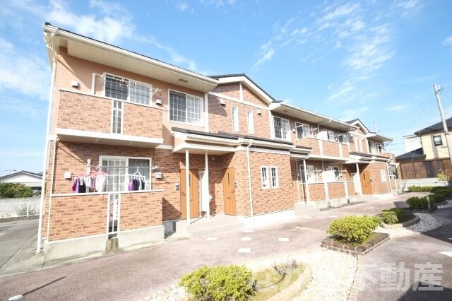 物件外観写真1　(外観もきれいです)