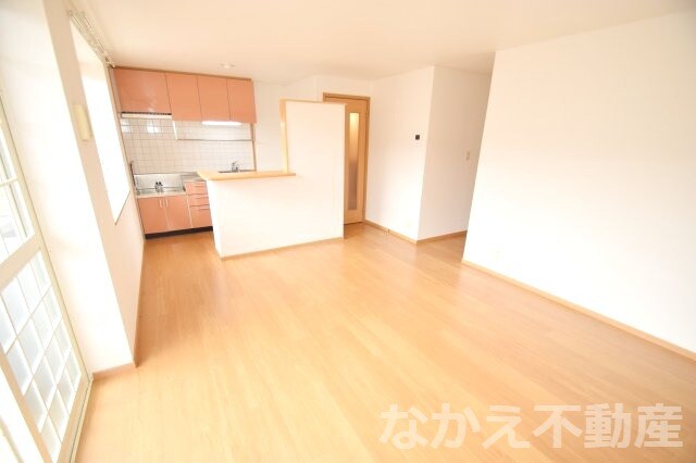 物件内観写真2　(使いやすい居間です)