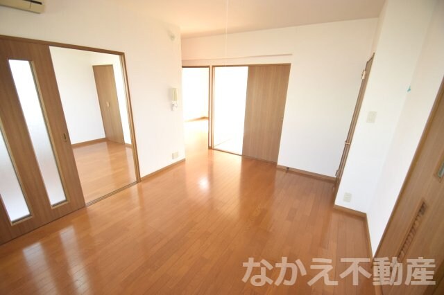 物件内観写真2　(ゆったり過ごせるリビングです)