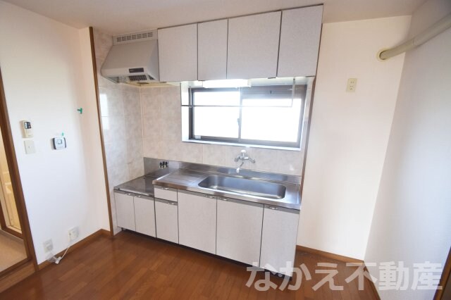 物件内観写真5　(コンパクトなキッチンで掃除もラクラク)