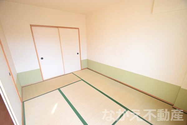 寝室(広くて明るい寝室)