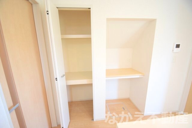 物件内観写真9　(便利な収納スペースです)