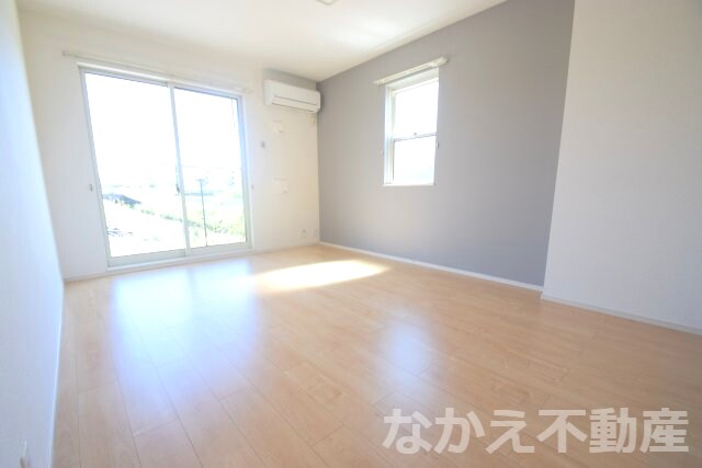 物件内観写真13　(ゆったりとしたリビングです)