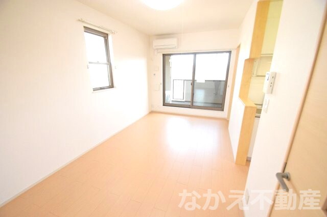 物件内観写真3　(使いやすいリビングです)