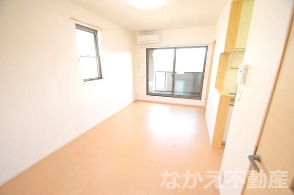 居室(使いやすいリビングです)