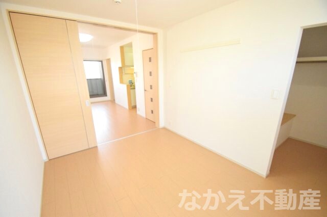 物件内観写真12　(使い勝手のいい寝室です)