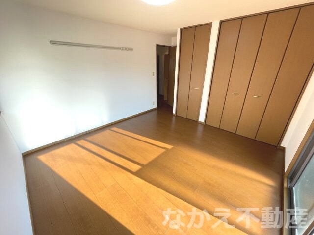 物件内観写真4　(開放的な寝室です)