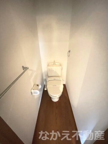 物件内観写真7　(落ち着いた色調のトイレです)