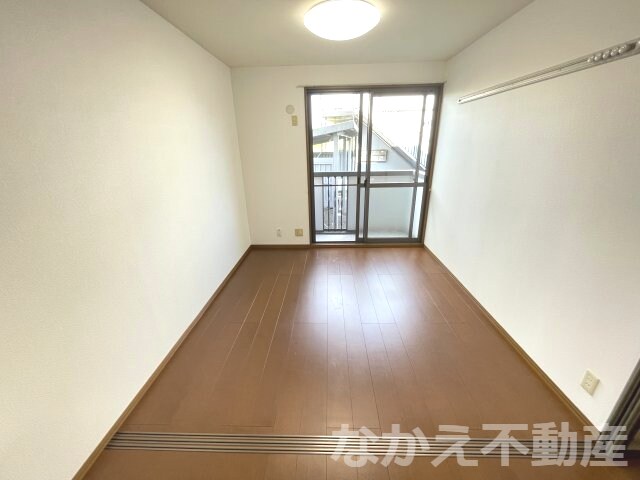 物件内観写真11　(使い勝手のいい寝室です)