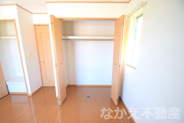 物件内観写真8　(便利な収納スペースです)